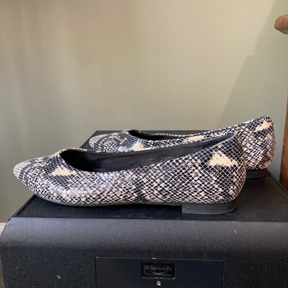 Vionic | Caballo Snake Print Pointed Toe Orthotic Ballet Flat - Picture 3 of 9